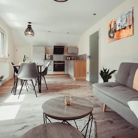 Exklusive Ferienwohnung An Der Mosel - Top Ausstattung - Dachterrasse - E-Ladestation - Netflix Senheim Exterior photo