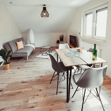 Exklusive Ferienwohnung An Der Mosel - Top Ausstattung - Dachterrasse - E-Ladestation - Netflix Senheim Exterior photo